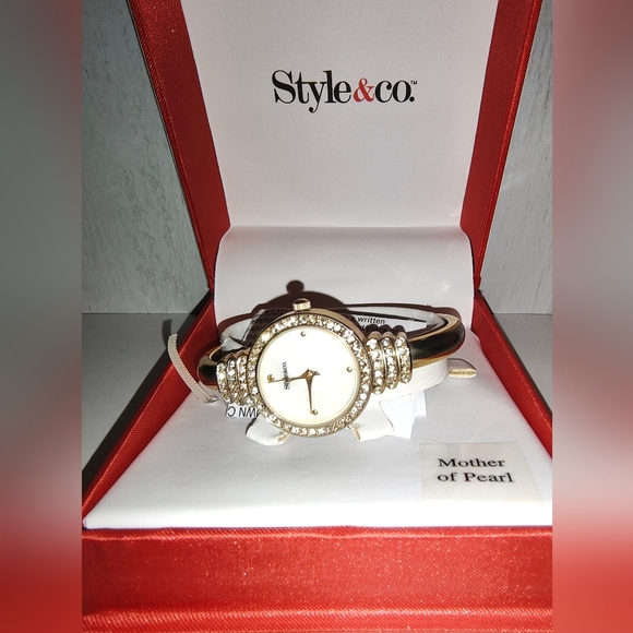 Mother of Pearl ladies watch - Picture 1 of 2